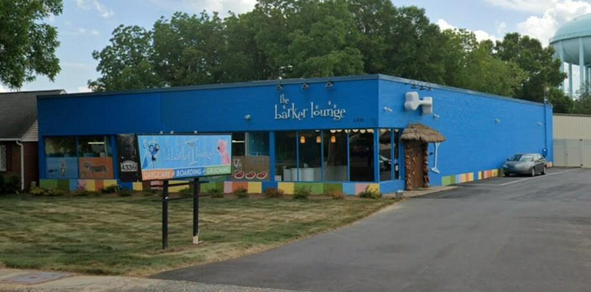 980 256 0677 The Barker Lounge East Charlotte Dog Hotel in